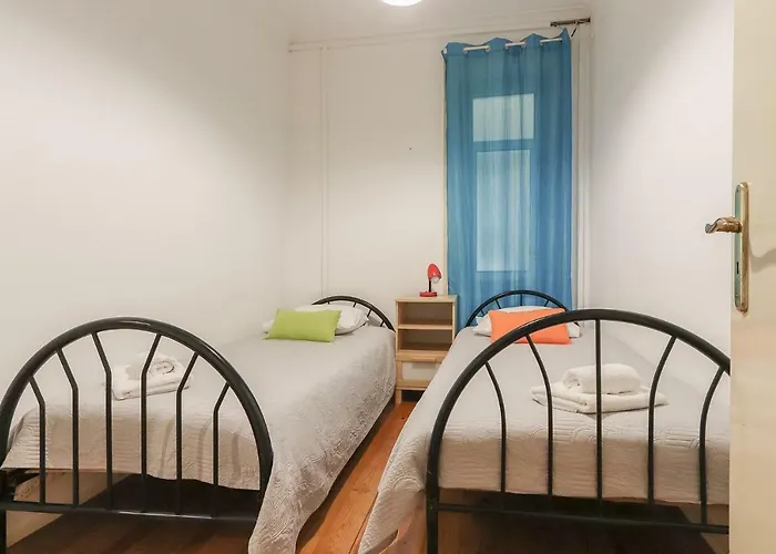 Ledi\'S Housing